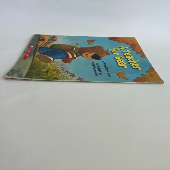 A teacher for Bear by Anne-Marie Pace, children’s paperback book - Picture 5 of 16